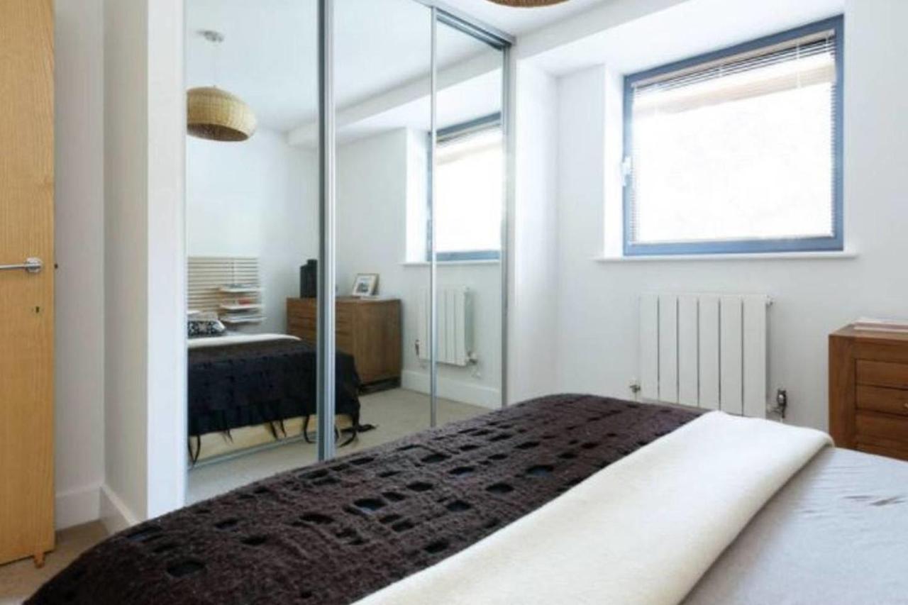 Peaceful Modern 2 Bedroom Flat With Water Views Londyn Zewnętrze zdjęcie