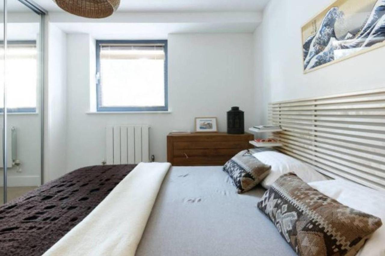 Peaceful Modern 2 Bedroom Flat With Water Views Londyn Zewnętrze zdjęcie