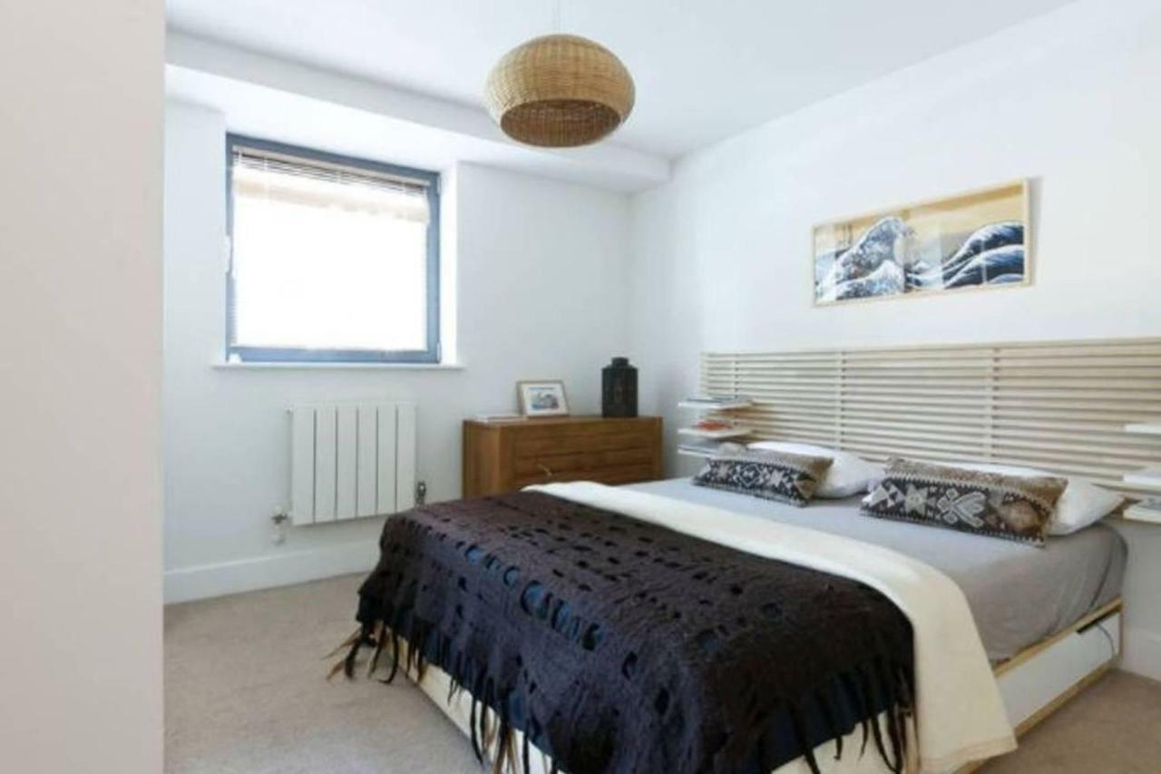 Peaceful Modern 2 Bedroom Flat With Water Views Londyn Zewnętrze zdjęcie